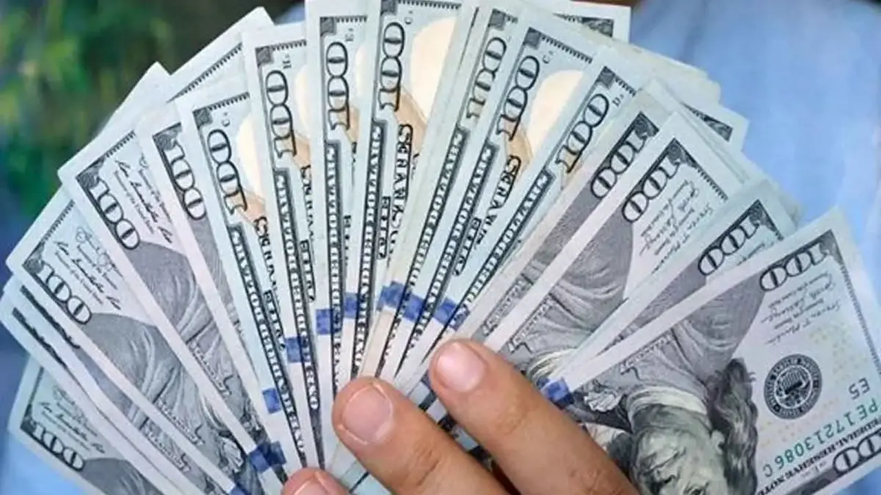 تراجع ملحوظ في سعر الدولار خلال تعاملات البنوك اليوم